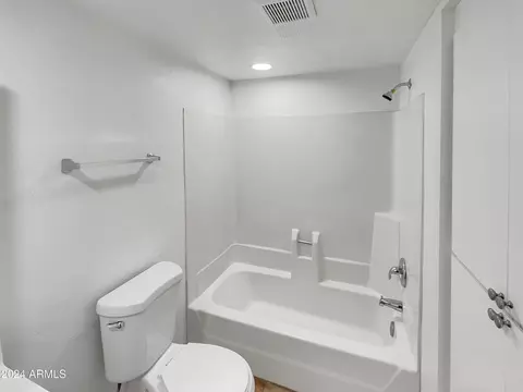Bath - 202 E Ruth Ave #5, Phoenix, AZ 85020 photo 2 of 3