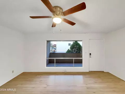 Living - 202 E Ruth Ave #5, Phoenix, AZ 85020 photo 2 of 5
