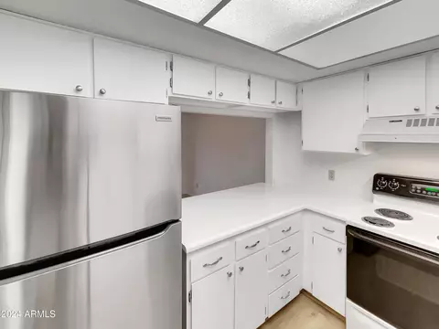 Kitchen - 202 E Ruth Ave #5, Phoenix, AZ 85020 photo 2 of 2