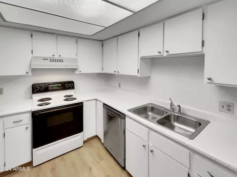 Kitchen - 202 E Ruth Ave #5, Phoenix, AZ 85020 photo 1 of 2