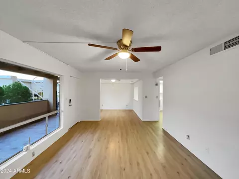 Living - 202 E Ruth Ave #5, Phoenix, AZ 85020 photo 3 of 5