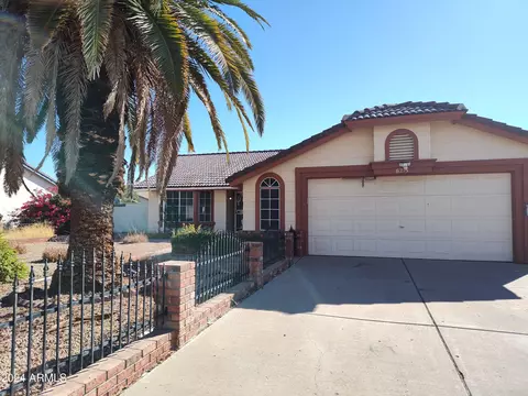 8215 W Columbine Dr, Peoria, AZ 85381