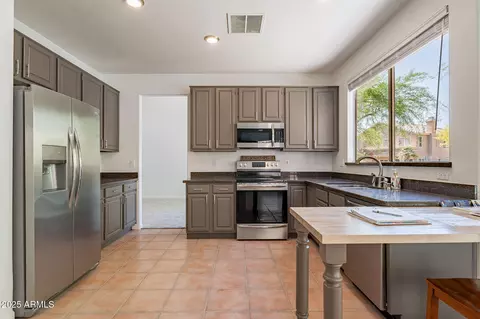 Kitchen - 1416 E Sapium Way, Phoenix, AZ 85048 photo 2 of 6