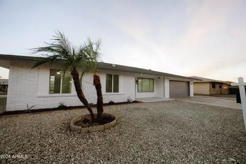 10261 W Oak Ridge Dr, Sun City, AZ 85351