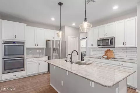 1048 W Lowell Dr, San Tan Valley, AZ 85140