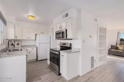 413 E Woodman Dr, Tempe, AZ 85283 photo 9