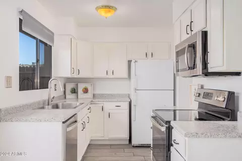 413 E Woodman Dr, Tempe, AZ 85283 photo 8