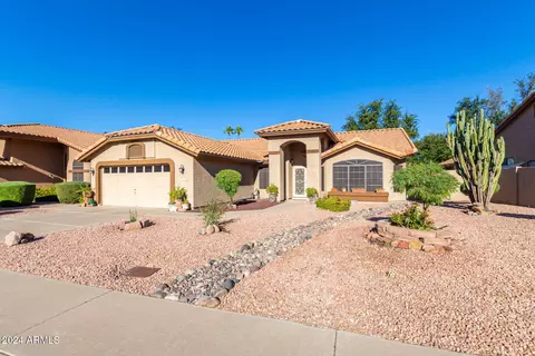 1444 W Iris Dr, Gilbert, AZ 85233 photo 2