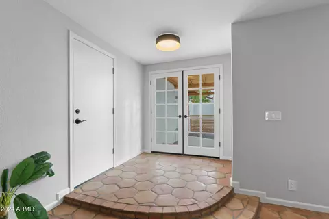 2076 E Aspen Dr, Tempe, AZ 85282 photo 3