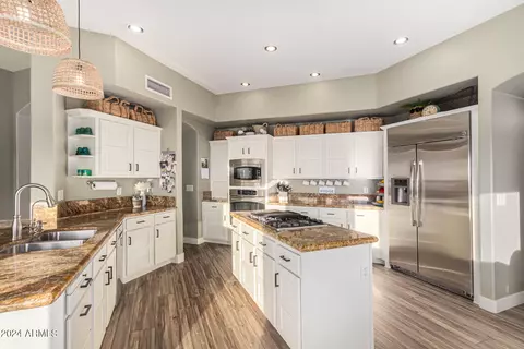 Kitchen - 6907 E Teton Cir, Mesa, AZ 85207 photo 4 of 7