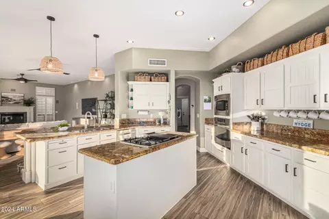 Kitchen - 6907 E Teton Cir, Mesa, AZ 85207 photo 5 of 7