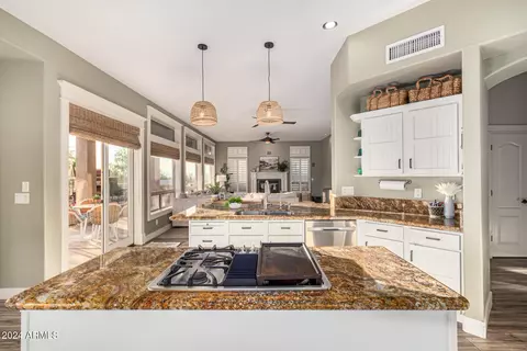 Kitchen - 6907 E Teton Cir, Mesa, AZ 85207 photo 6 of 7