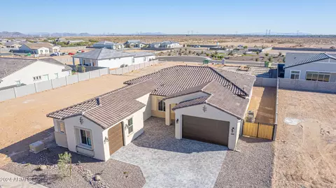 13637 W Hackamore Dr, Peoria, AZ 85383