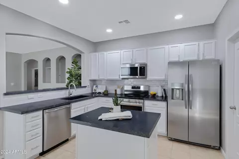42523 W Santa Fe St, Maricopa, AZ 85138