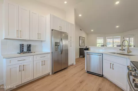 Kitchen - 11526 E Milagro Ave, Mesa, AZ 85209 photo 4 of 7