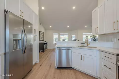 Kitchen - 11526 E Milagro Ave, Mesa, AZ 85209 photo 6 of 7