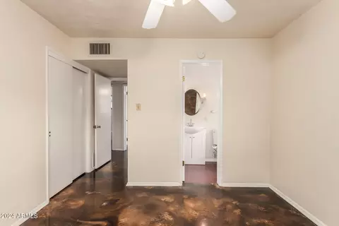2447 E Highland Ave, Phoenix, AZ 85016 photo 16