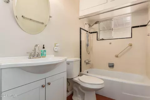 2447 E Highland Ave, Phoenix, AZ 85016 photo 23