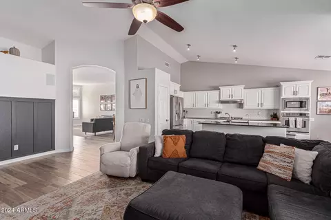 6948 W Williams Dr, Glendale, AZ 85310