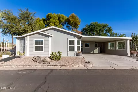 930 Eagle Dr, San Tan Valley, AZ 85140