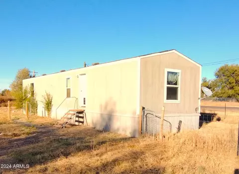 150 N 2nd St E, Saint Johns, AZ 85936 photo 2
