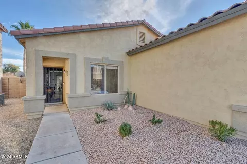 595 E Renegade Pl, San Tan Valley, AZ 85143