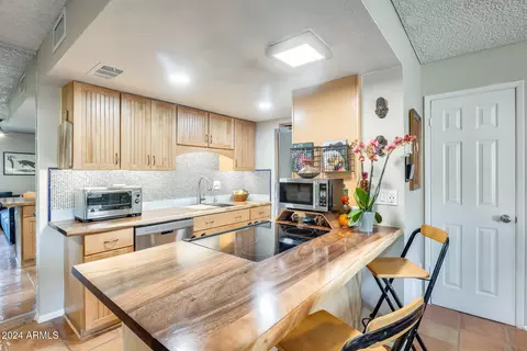814 E Cochise Dr #B, Phoenix, AZ 85020