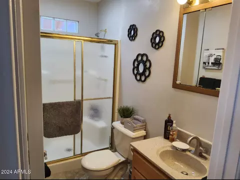 Bath - 1751 E Cherokee Dr E, Douglas, AZ 85607 photo 2 of 4