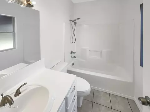 Bath - 1424 E Saint Catherine Ave, Phoenix, AZ 85042 photo 2 of 2