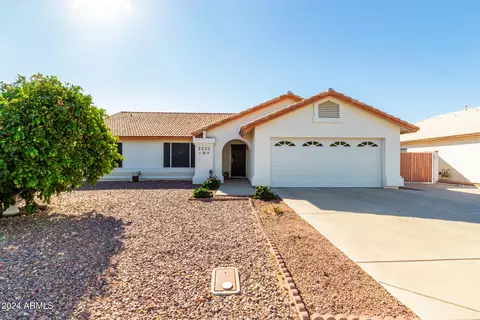 8823 W Columbine Dr, Peoria, AZ 85381