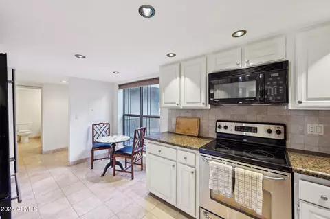 Kitchen - 5122 N 31st Way #244, Phoenix, AZ 85016 photo 6 of 6