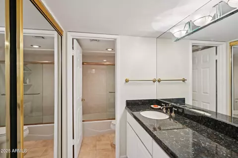 Bath - 5122 N 31st Way #244, Phoenix, AZ 85016 photo 4 of 4