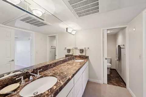 Bath - 5122 N 31st Way #244, Phoenix, AZ 85016 photo 1 of 4