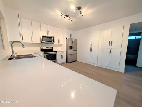 4922 W Christy Dr, Glendale, AZ 85304