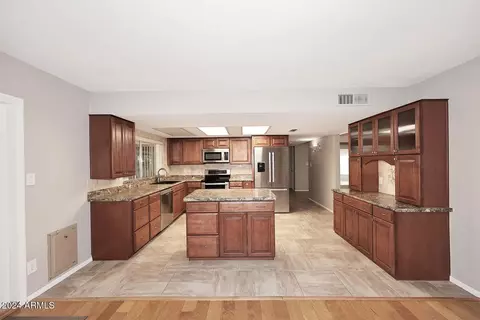 2456 W Crocus Dr, Phoenix, AZ 85023 photo 4
