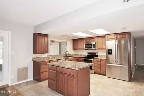 2456 W Crocus Dr, Phoenix, AZ 85023 photo 3