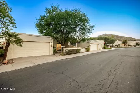 4709 E Winston Dr, Phoenix, AZ 85044 photo 3