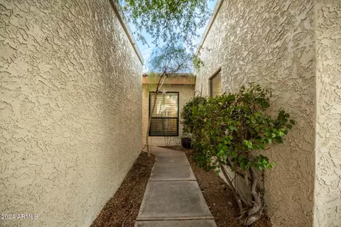 4709 E Winston Dr, Phoenix, AZ 85044 photo 7