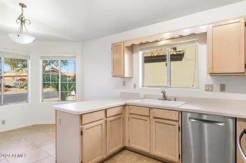 4239 E Siesta Ln, Phoenix, AZ 85050 photo 10