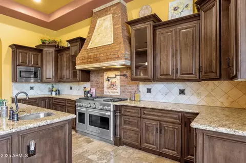 Kitchen - 4301 E Taurus Pl, Chandler, AZ 85249 photo 6 of 7