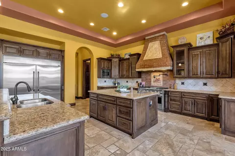 Kitchen - 4301 E Taurus Pl, Chandler, AZ 85249 photo 5 of 7