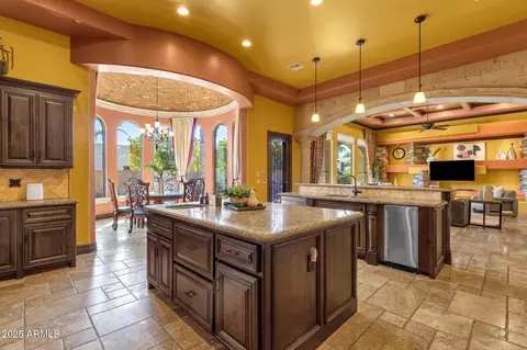 Kitchen - 4301 E Taurus Pl, Chandler, AZ 85249 photo 3 of 7