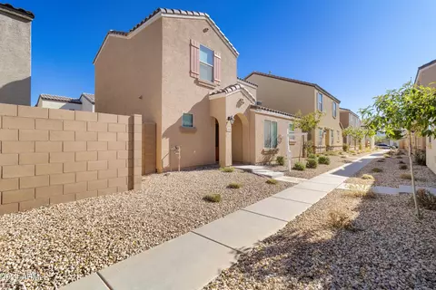 8049 W Albeniz Pl, Phoenix, AZ 85043