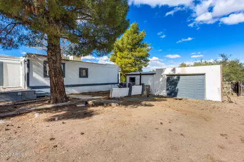 20570 E Larry Ln, Mayer, AZ 86333