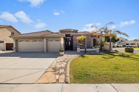 8033 W Robin Ln, Peoria, AZ 85383