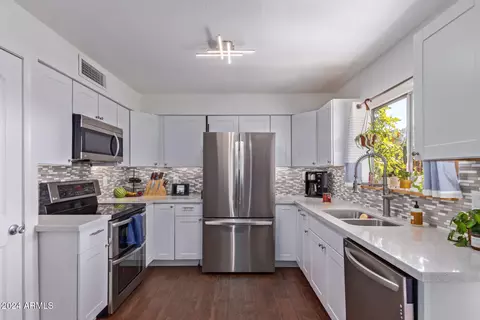 9451 Elmwood Cir, Mesa, AZ 85207