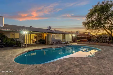 3042 W Acoma Dr, Phoenix, AZ 85053
