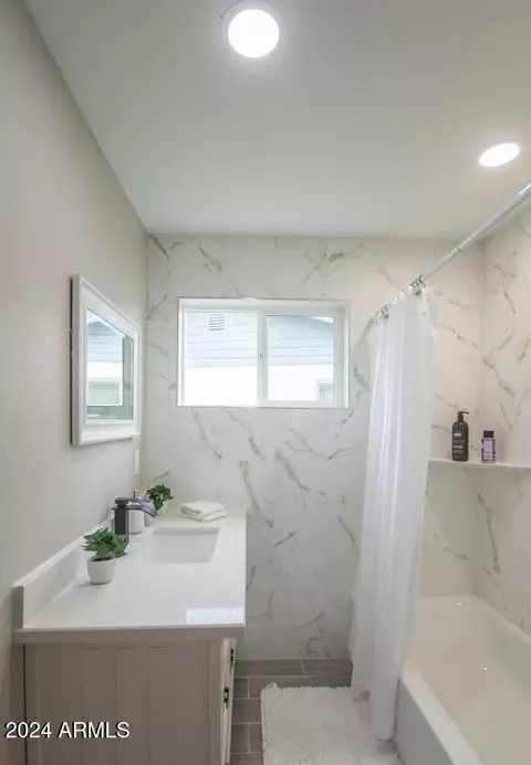Bath - 3131 W Elm St, Phoenix, AZ 85017 photo 1 of 2