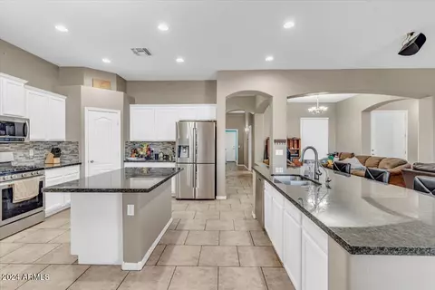 Kitchen - 3514 E Parkview Dr, Gilbert, AZ 85295 photo 1 of 2