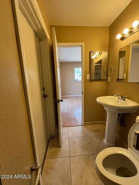 6841 N 36th Dr, Phoenix, AZ 85019 photo 11